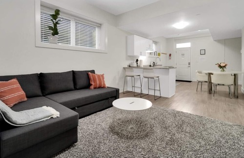 Maple Ridge Bed & Breakfast | Maple Ridge 2BR Suite, Sleeps 6-7, Netflix, AC