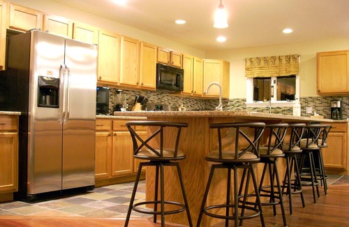 North Conway House | Maple View House, 3 fireplaces, sauna, game room, 4 living rooms, 4 TVs, grill