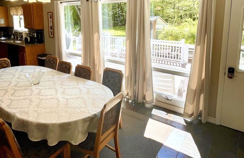 North Conway House | Maple View House, 3 fireplaces, sauna, game room, 4 living rooms, 4 TVs, grill