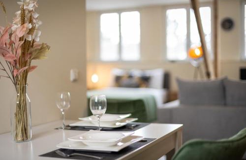 Uerdingen Apartment | Maracoon - Suite Studios Krefeld Uerdingen I 20 Min zur Messe