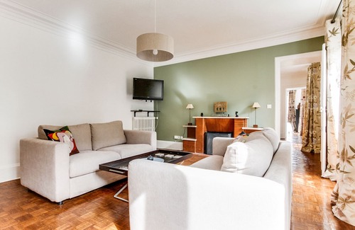 Saint-Merri Apartment | Marais apartment near the Hotel de Ville metro