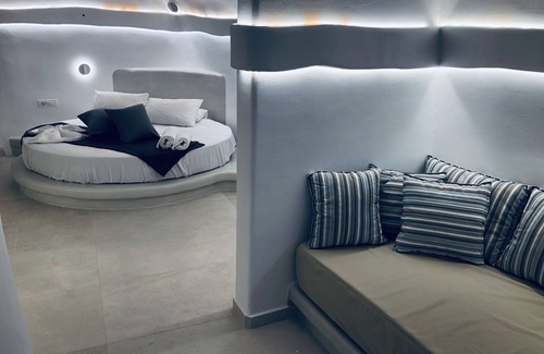 Akrotiri House | Marann cave