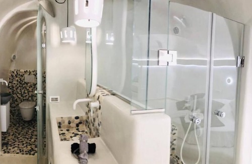 Akrotiri House | Marann cave