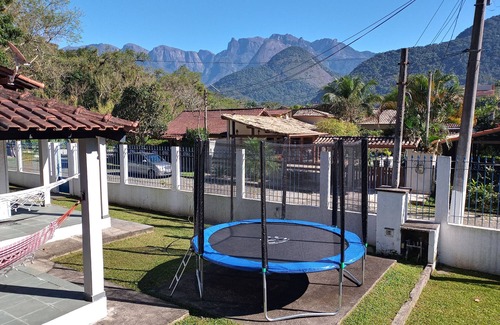 Guapimirim House | Maravilhosa Casa com Lazer Completo: Piscina, Rio, Salão de Jogos, Quadra e Mais