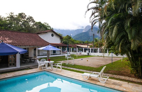 Guapimirim House | Maravilhosa Casa com Lazer Completo: Piscina, Rio, Salão de Jogos, Quadra e Mais