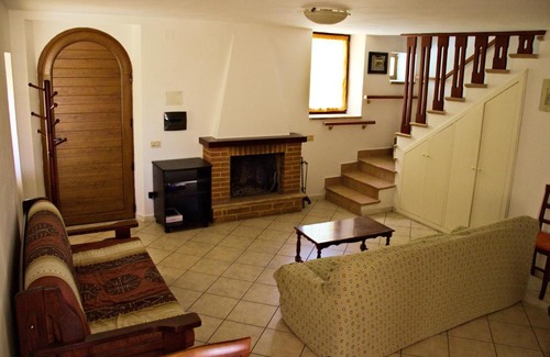 Monte Vidon Combatte Apartment | Marche holiday home