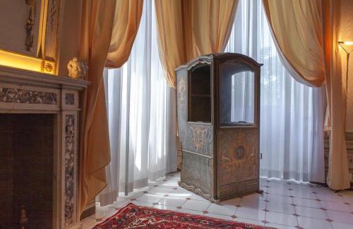 Fermo Apartment | MarcheAmore - Stanze della Contessa, Luxury Flat with private courtyard