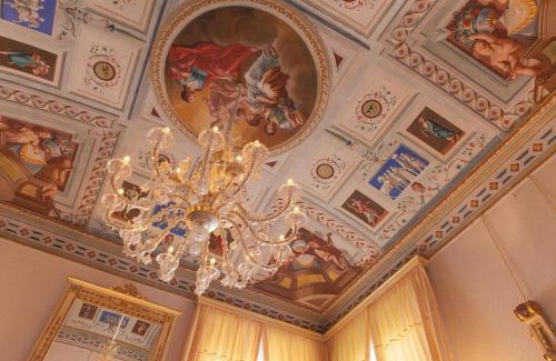 Fermo Apartment | MarcheAmore - Stanze della Contessa, Luxury Flat with private courtyard