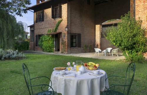 Rocchetta Tanaro House | Marchesi Incisa Winery Lodge