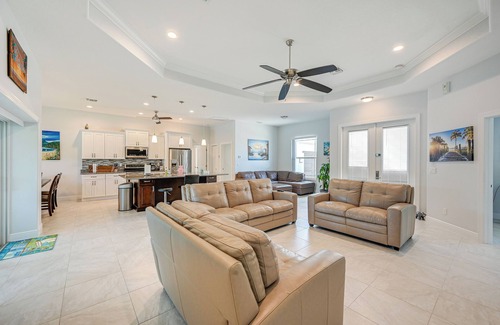 Marco Island Cottage | Marco Island Home w/Heated Pool + Screened Lanai!