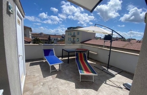 Livorno House | Marco's terrace with pool near the station