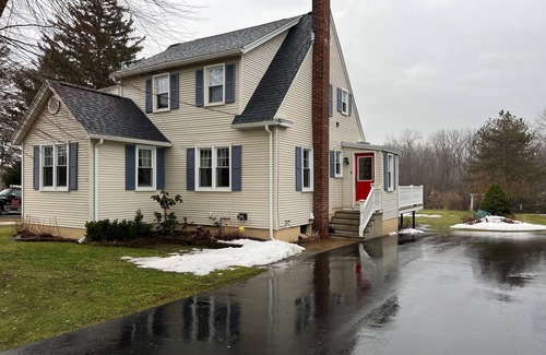 Marcy Apartment | Marcy NY! 4BR first floor on the Erie Canal! Sleeps a family of six.