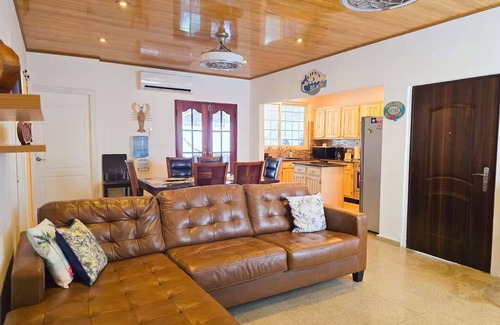 Las Cumbres House | Margaritaville Charm Suburban Retreat in Panama