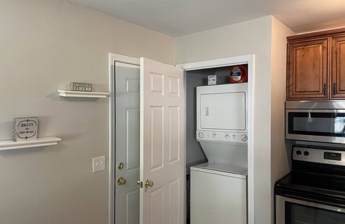 Fairfax House | Mariemont Bungalow - 1 block from Wasson bike/walk Trail