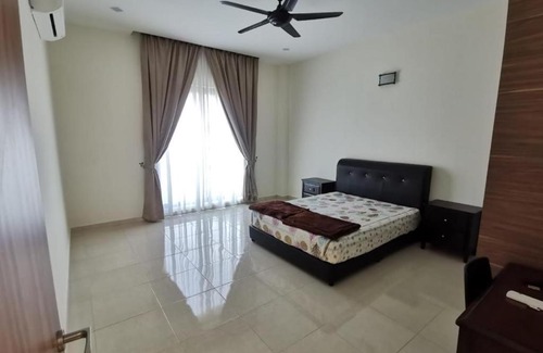 Lumut House | Marina Island Semi D 4 Room 10 Pax