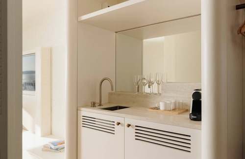 Nelson Bay Hotel | Marina Resort