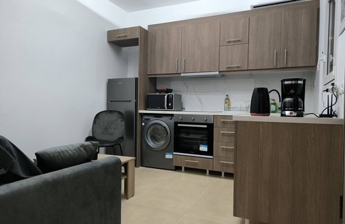 Alimos Apartment | Marine Cocoon & Terrace Modern Apt, Private Garden