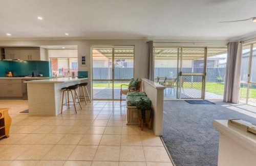 Geographe House | Marine Holiday Home - Geographe