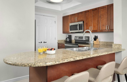 Central Beach Resort | Marriott's BeachPlace Towers