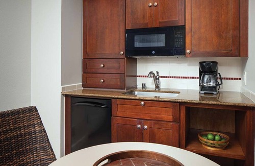 Lihue Condo | Marriott's Kaua‘i Beach Club | Parlor Suite