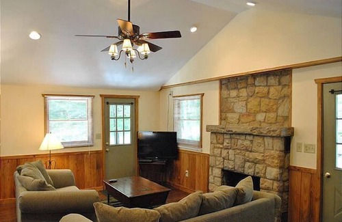 Ohiopyle House | Martha's Retreat | 5BR, 3BA, Pool, Hot Tub, close to Ohiopyle