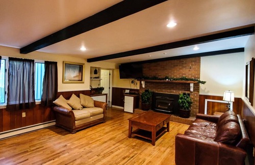 Ohiopyle House | Martha's Retreat | 5BR, 3BA, Pool, Hot Tub, close to Ohiopyle