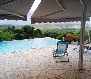 Le Lamentin Villa | Martinique vue d'exception et piscine