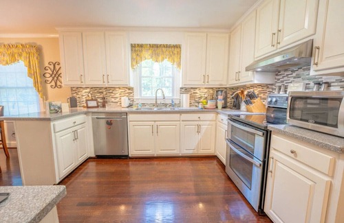 Martinsville Apartment | Martinsville Gem | Fireplace, Pets, Near the Park