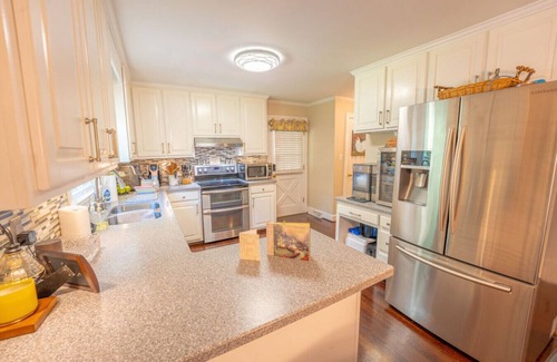 Martinsville Apartment | Martinsville Gem | Fireplace, Pets, Near the Park