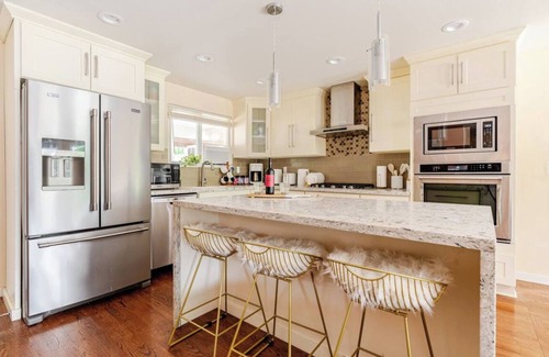 Grass Lawn House | Marvelous 4-bedroom house with AC in Redmond
