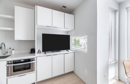 H Street Corridor Apartment | Marvelous H Street 1BR w/W/D, nr Light Rail Station, by Blueground