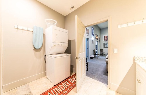 Downtown St. Louis Apartment | MARVELOUS - Team House