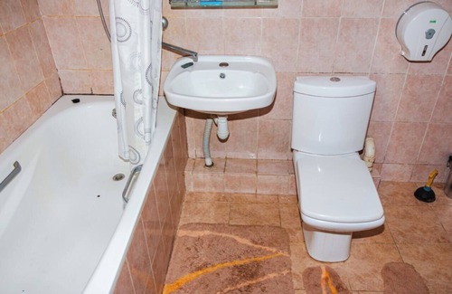 Chisinau House | Mary&George Guest Hause