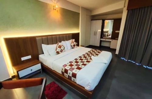 Meenangadi Hotel | Maryland Residency