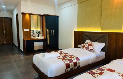 Meenangadi Hotel | Maryland Residency