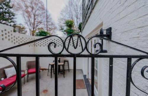 Old Irving Park Apartment | Marys Gatehouse Garden Apartment