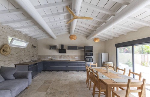 Noves Villa | Mas Carla - Luxury home located in the typical Provençal town of Noves (Bouches-du-Rhône).