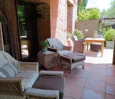 Sobrestany Bed & Breakfast | Mas Del Llop Blanc - Dog friendly Hostal Rural - B&B