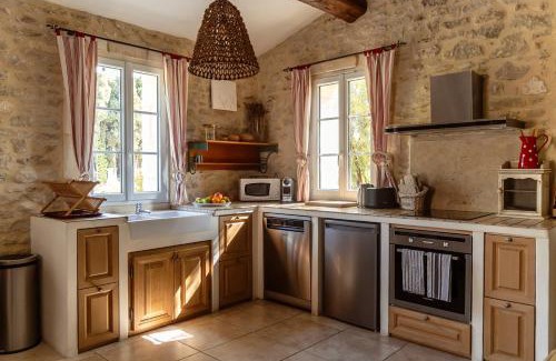Mas-Blanc-des-Alpilles House | Mas Millésime - Gîtes Carignan - 4 pers - piscine privative - St Remy de Provence