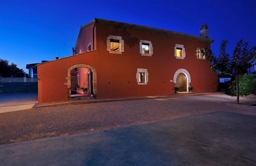 Banyeres del Penedes Cottage | Masia Casa Roja for 18 people