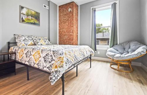 Niagara Falls House | Massive 11BR Home Ideal for Reunions