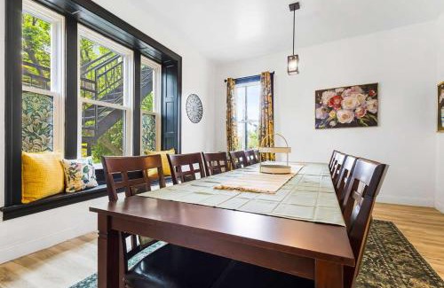 Niagara Falls House | Massive 11BR Home Ideal for Reunions