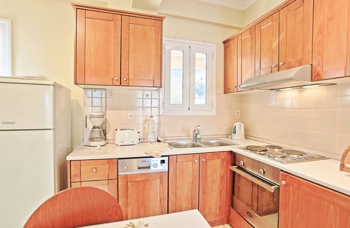 Agni Apartment | Mattheos House: A tranquil two bedroom apartment, just a few steps away from Kalami popular beach