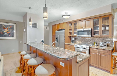 Kaanapali Condo | Maui Resort Rentals: Kaanapali Alii 241 - Interior Courtyard 2BR with Stunning Ocean Views from Nearly Every Room!