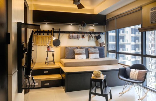 Pinagsama Apartment | Max Dwell Bgc Creative Space with 84 " Cinema