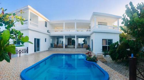 Jacmel Bed & Breakfast | Maxanika