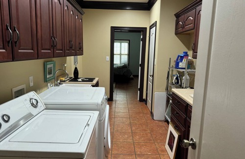 Elberta House | Maxinea's Hideway is a 6 Bedroom ground level home on 3 Acres in Elberta, AL