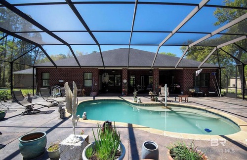 Elberta House | Maxinea's Hideway is a 6 Bedroom ground level home on 3 Acres in Elberta, AL