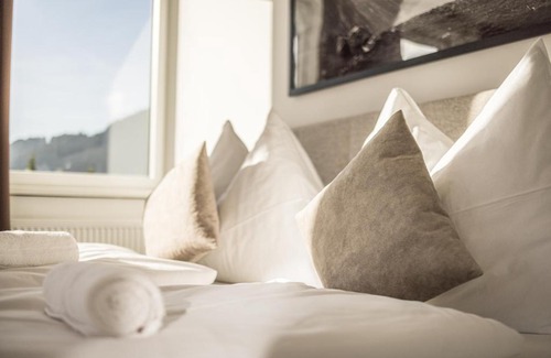 Schlitters Apartment | MaxStudio Premium Apartment Zillertal mit Bergblick