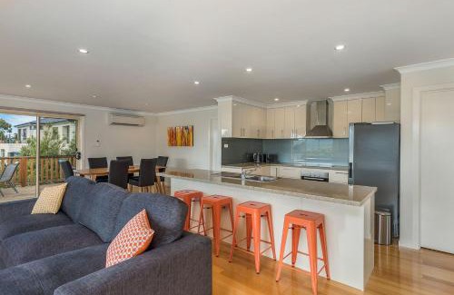 West Moonah House | Mayhill Views space and style